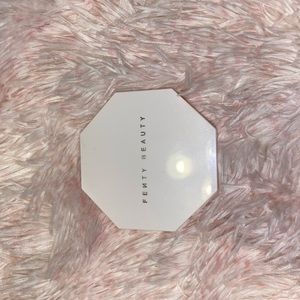 SOLD ❤️ Fenty Beauty Killawatt foil highlight!